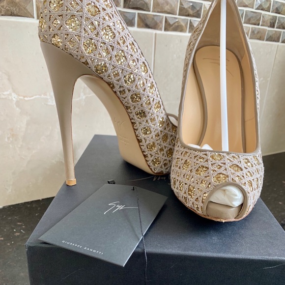 Authentic Giuseppe Zanotti embroidered pump - Picture 2 of 7